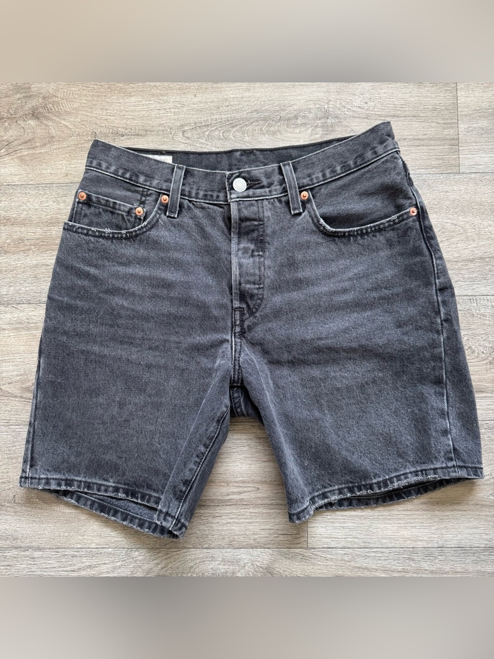 Levi’s 501 mid thigh denim shorts